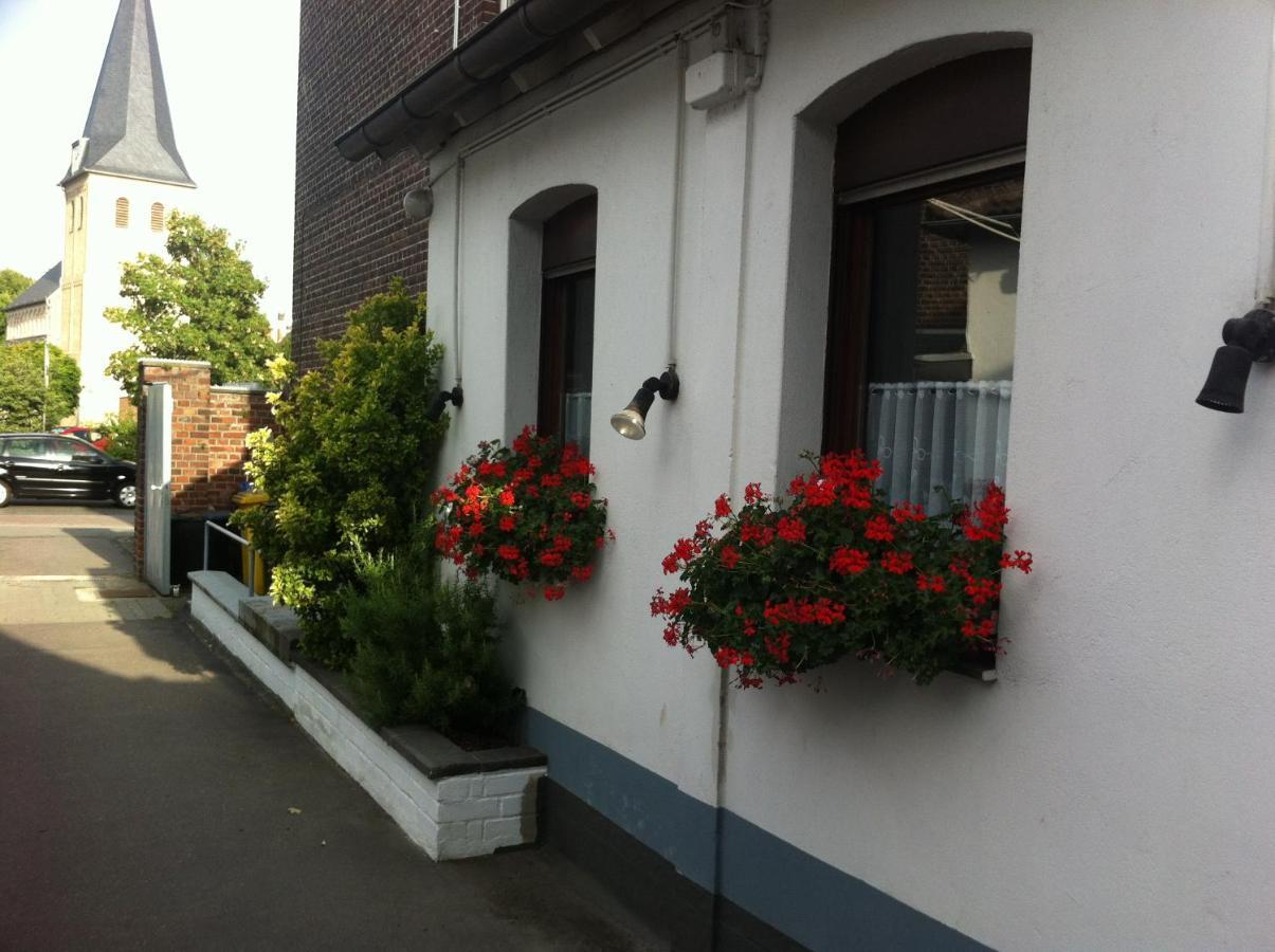 Dormitorium Kaarst Wohnraum Auf Zeit Hostel Exterior photo